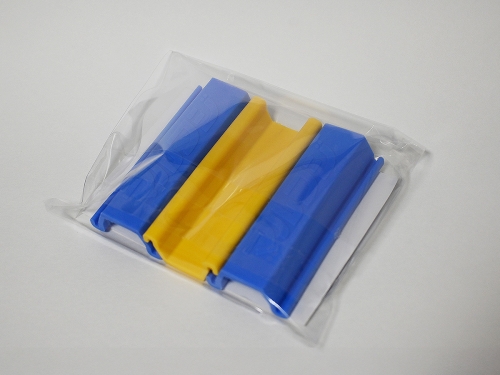 ひとつの台紙に3つの消しゴムが入っています